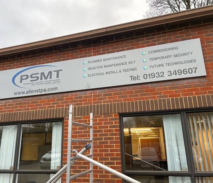 Graphics4U shop front signage