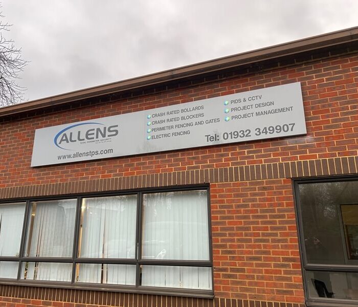 Graphics4U shop front signage